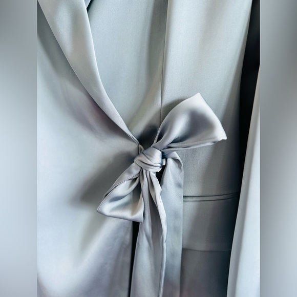 Brand NEW w/ Tags BLOOMINGDALE
Side Tie Long Sleeve Satin Blazer Dress SUZE 10 - Picture 8 of 12